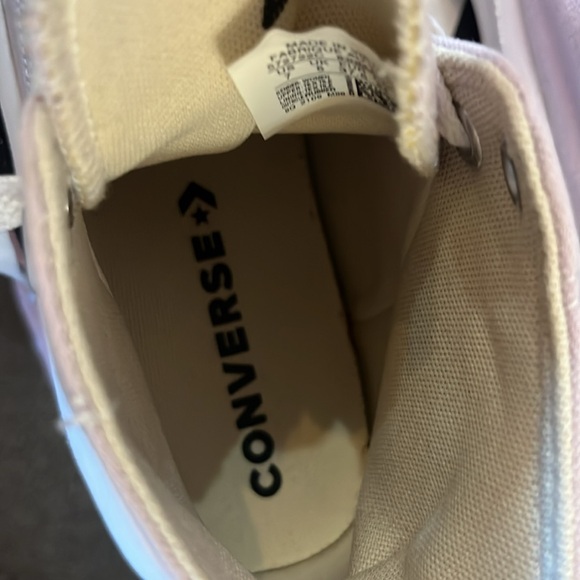 Lavender Converse BARELY WORN Platform - Picture 4 of 7